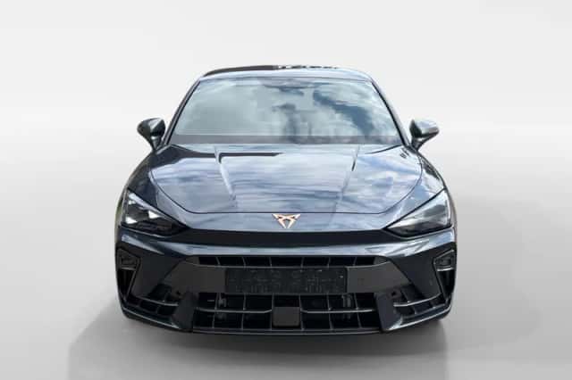 CUPRA Leon (2025) thumbnail 3