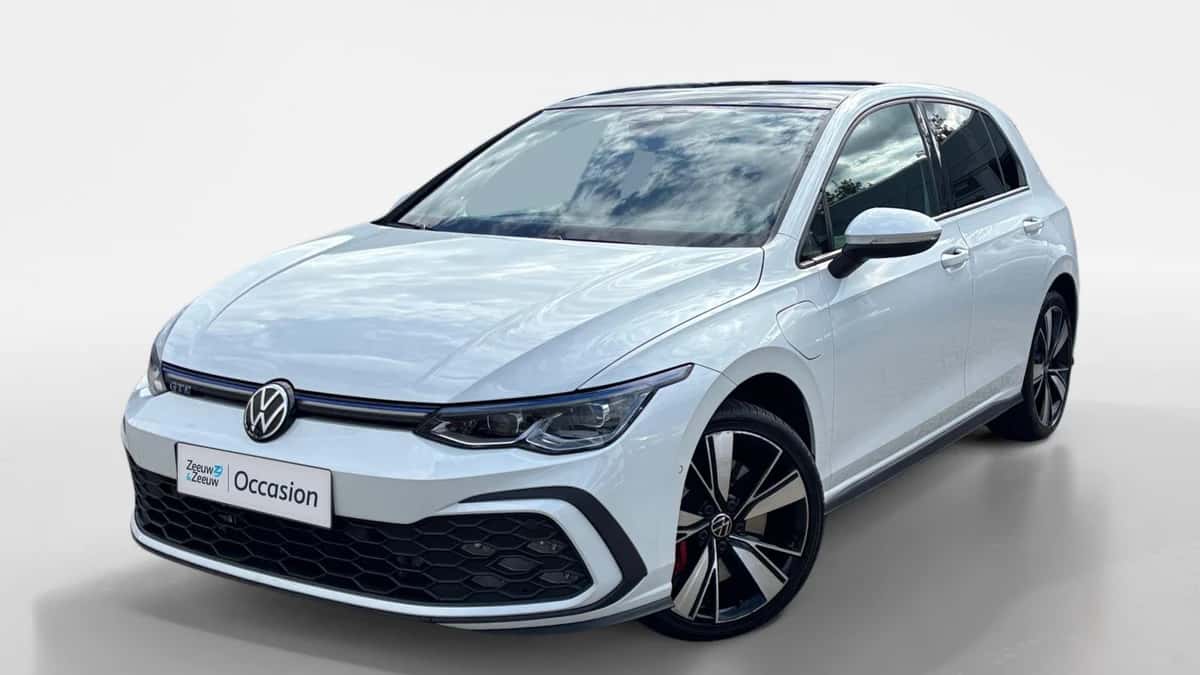 Volkswagen Golf (2021) — foto 1