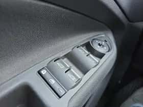 Ford C-Max (2017) thumbnail 15
