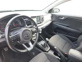 Kia Stonic (2018) thumbnail 11