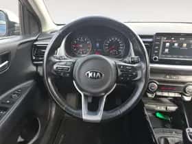 Kia Stonic (2018) thumbnail 12