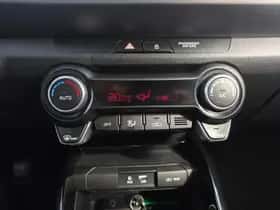 Kia Stonic (2018) thumbnail 15