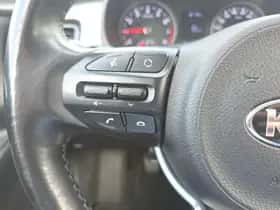 Kia Stonic (2018) thumbnail 18