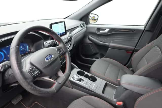 Ford Kuga (2023) thumbnail 10