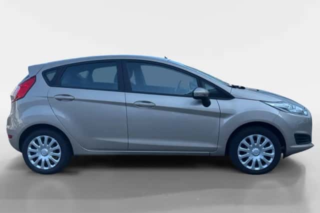 Ford Fiesta (2016) thumbnail 4