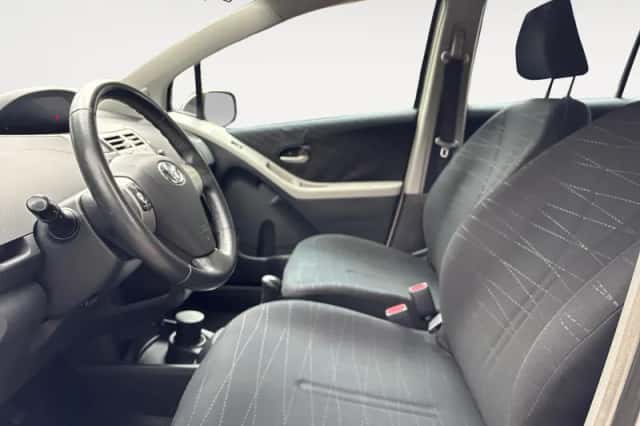 Toyota Yaris (2008) thumbnail 13