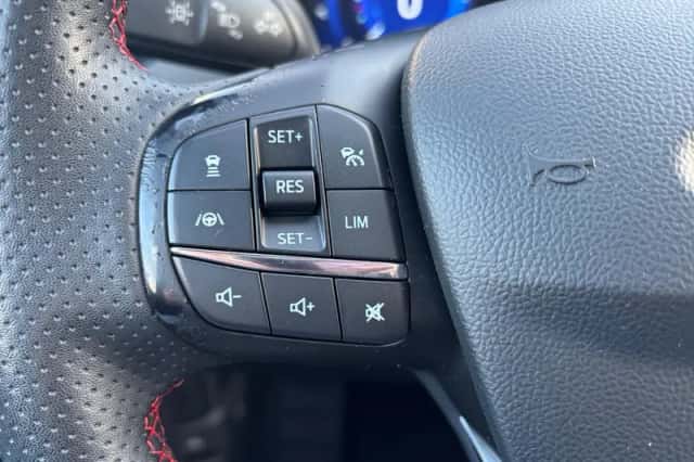 Ford Kuga (2022) thumbnail 16