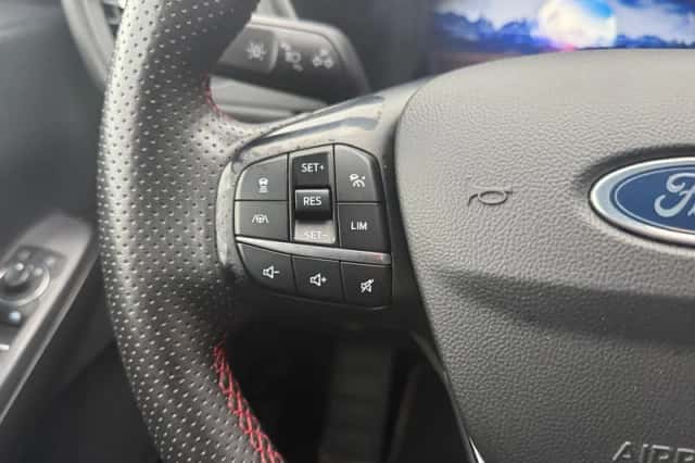 Ford Kuga (2023) thumbnail 17
