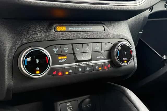 Ford Kuga (2023) thumbnail 23