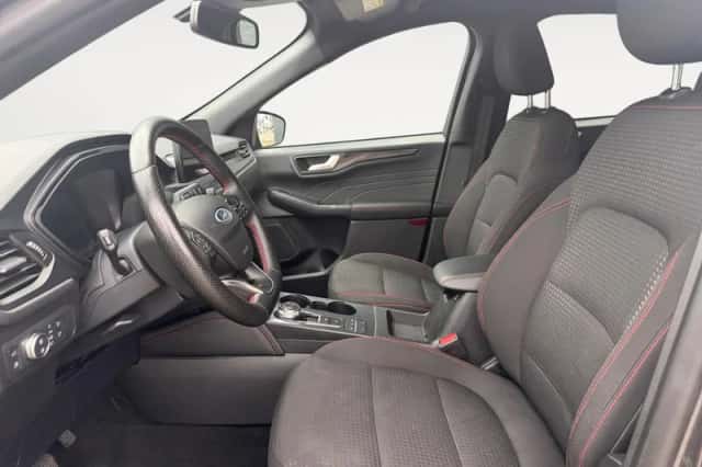 Ford Kuga (2023) thumbnail 10