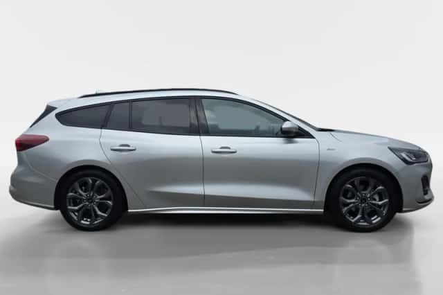 Ford Focus (2023) thumbnail 4