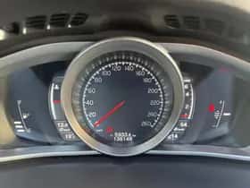 Volvo V40 (2016) thumbnail 15