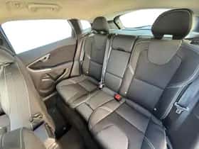 Volvo V40 (2016) thumbnail 18