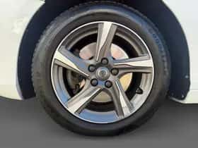 Volvo V40 (2016) thumbnail 8