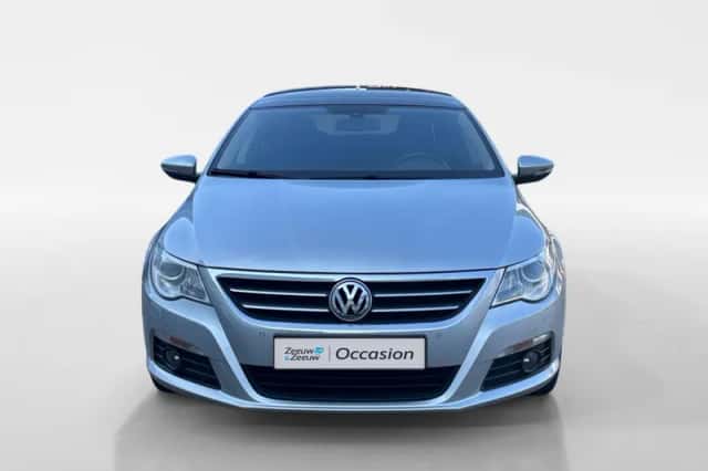 Volkswagen Passat (2010) thumbnail 2