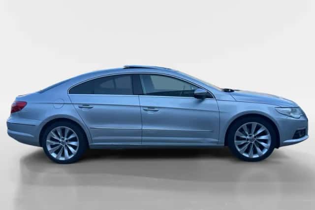 Volkswagen Passat (2010) thumbnail 4