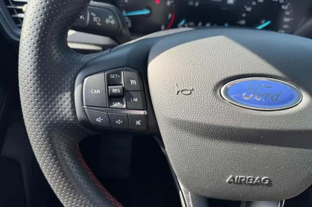 Ford Focus (2023) thumbnail 17