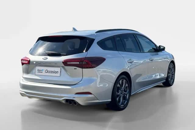 Ford Focus (2023) thumbnail 3