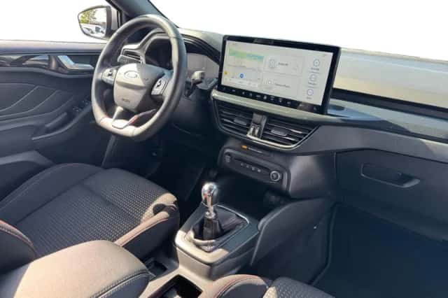 Ford Focus (2023) thumbnail 5