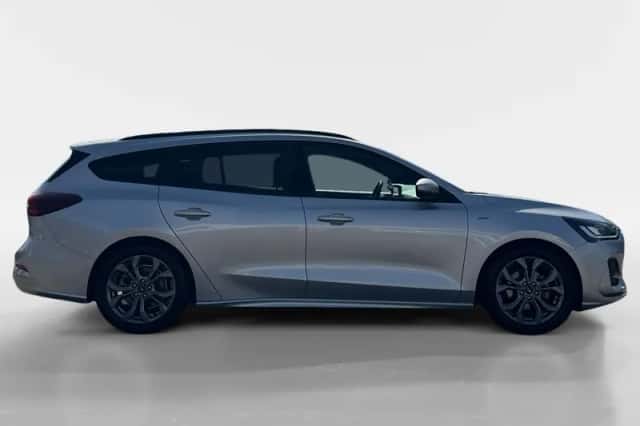 Ford Focus (2023) thumbnail 6