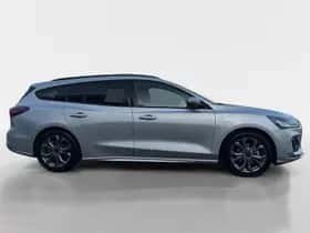 Ford Focus (2024) thumbnail 3