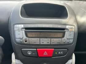 Peugeot 107 (2012) thumbnail 22
