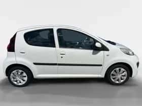Peugeot 107 (2012) thumbnail 4