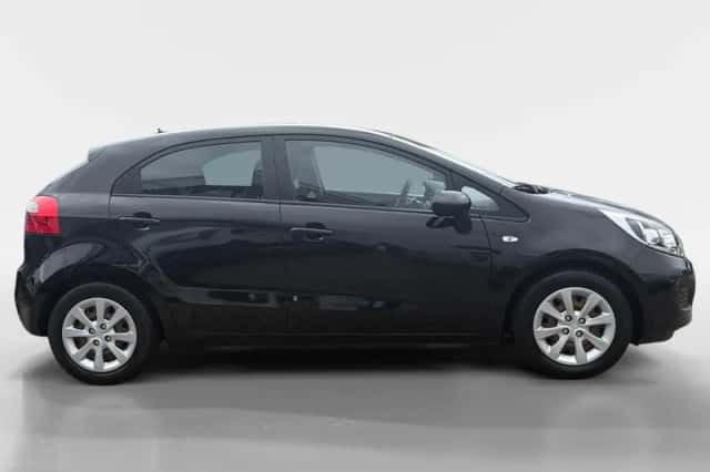 Kia Rio (2014) thumbnail 3