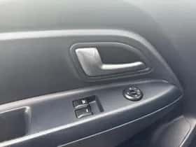 Kia Rio (2014) thumbnail 10