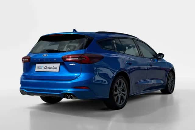 Ford Focus (2023) thumbnail 3