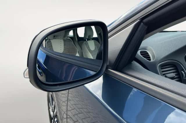 Volvo V40 (2017) thumbnail 14