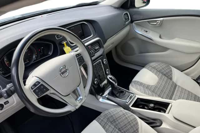 Volvo V40 (2017) thumbnail 17
