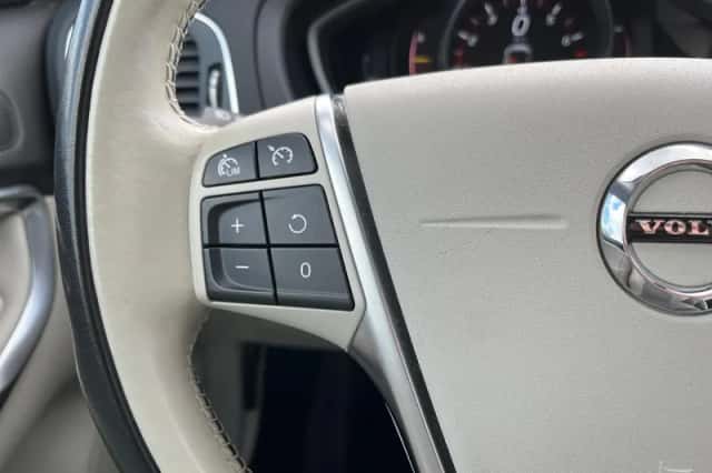Volvo V40 (2017) thumbnail 19