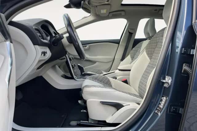 Volvo V40 (2017) thumbnail 9