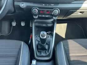 Kia Stonic (2021) thumbnail 13