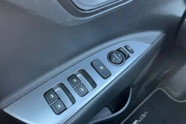Kia Stonic (2021) thumbnail 26