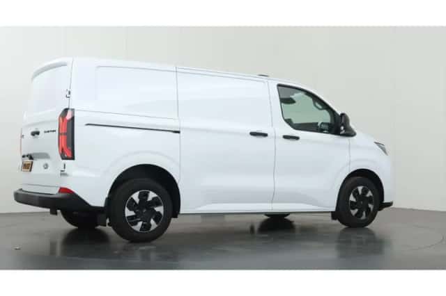 Ford E-Transit Custom (2026) thumbnail 3