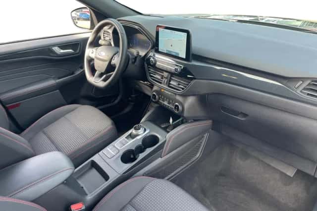 Ford Kuga (2023) thumbnail 3