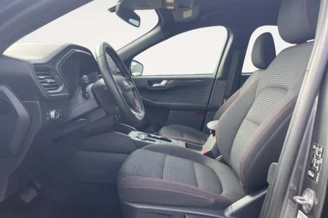 Ford Kuga (2023) thumbnail 5