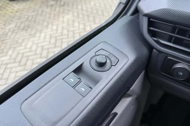 Ford Transit Custom (2024) thumbnail 18