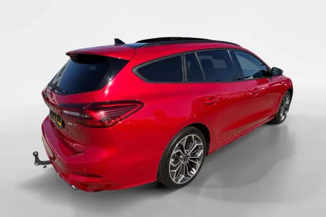 Ford Focus (2022) thumbnail 2