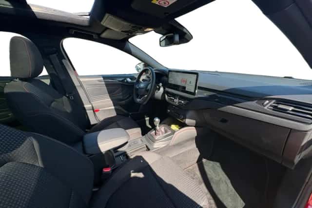 Ford Focus (2022) thumbnail 13