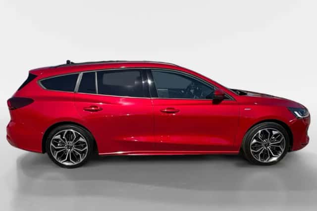 Ford Focus (2022) thumbnail 4