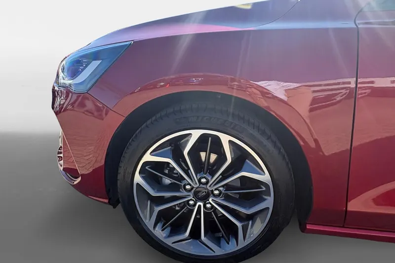 Ford Focus (2022) thumbnail 7