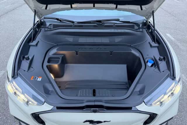 Ford Mustang Mach-E (2026) thumbnail 4
