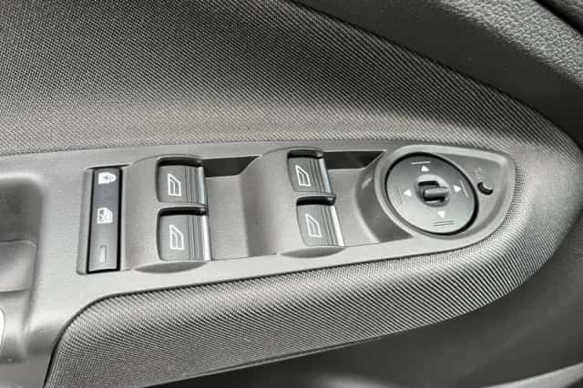 Ford C-Max (2018) thumbnail 27