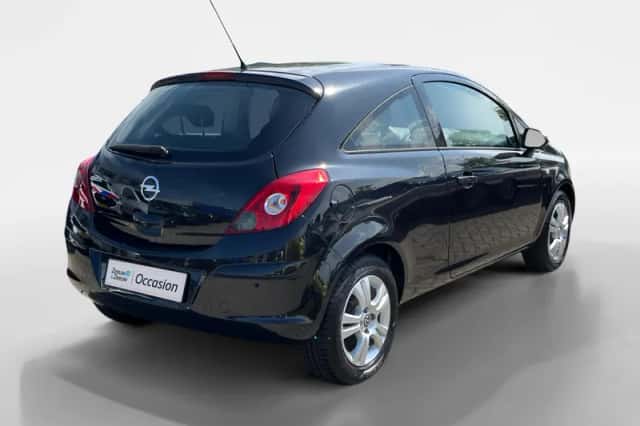 Opel Corsa (2013) thumbnail 2