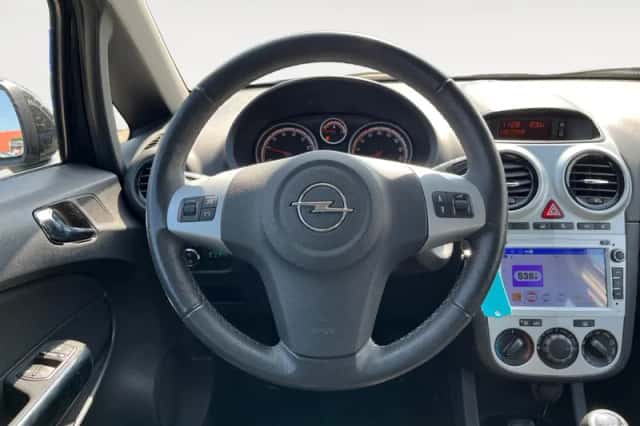 Opel Corsa (2013) thumbnail 18