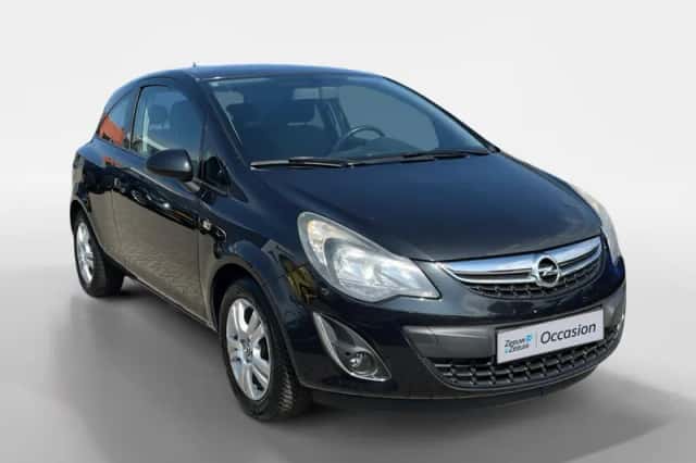 Opel Corsa (2013) thumbnail 3