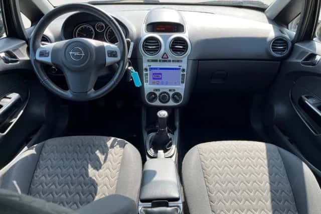 Opel Corsa (2013) thumbnail 22